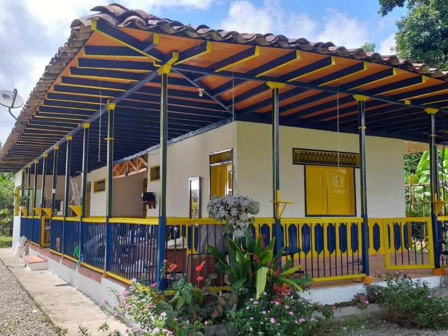 Casa Finca Villa Luz A 800 Mts Del Parque Del Cafe Монтенегро Екстериор снимка