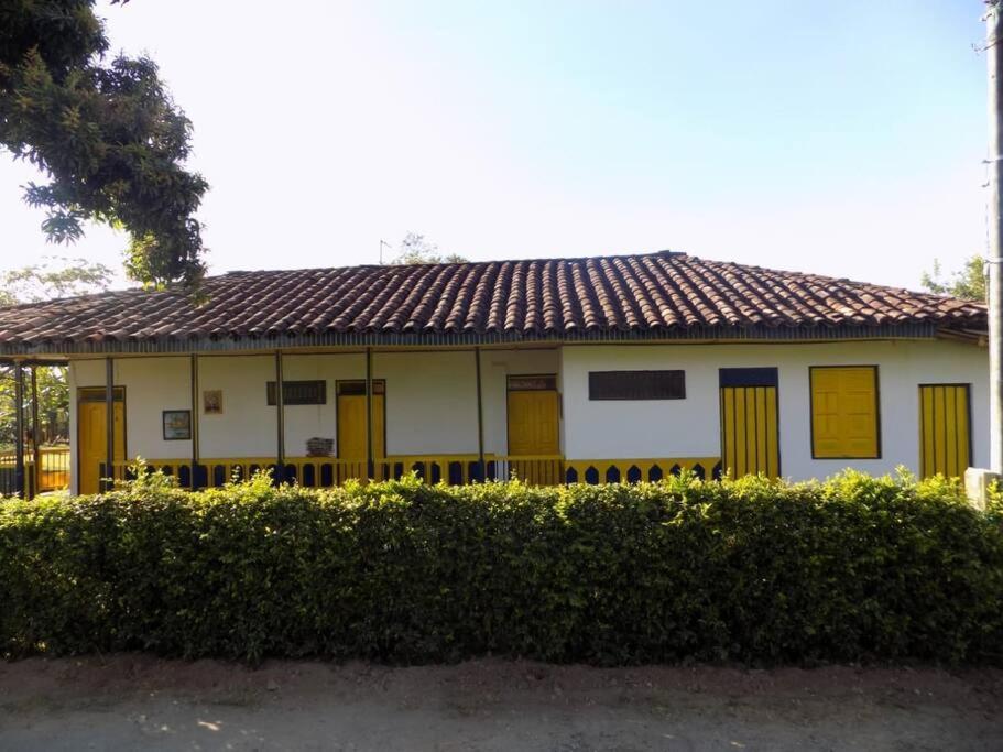 Casa Finca Villa Luz A 800 Mts Del Parque Del Cafe Монтенегро Екстериор снимка