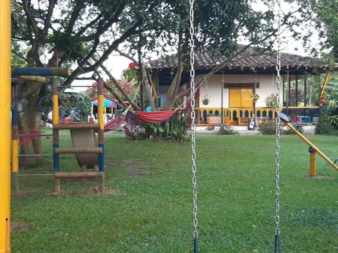 Casa Finca Villa Luz A 800 Mts Del Parque Del Cafe Монтенегро Екстериор снимка