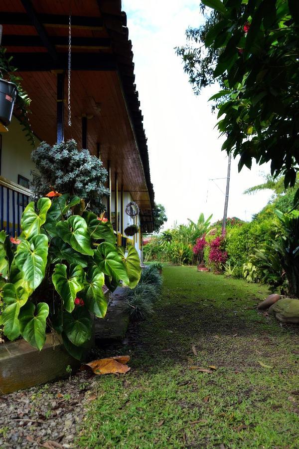 Casa Finca Villa Luz A 800 Mts Del Parque Del Cafe Монтенегро Екстериор снимка
