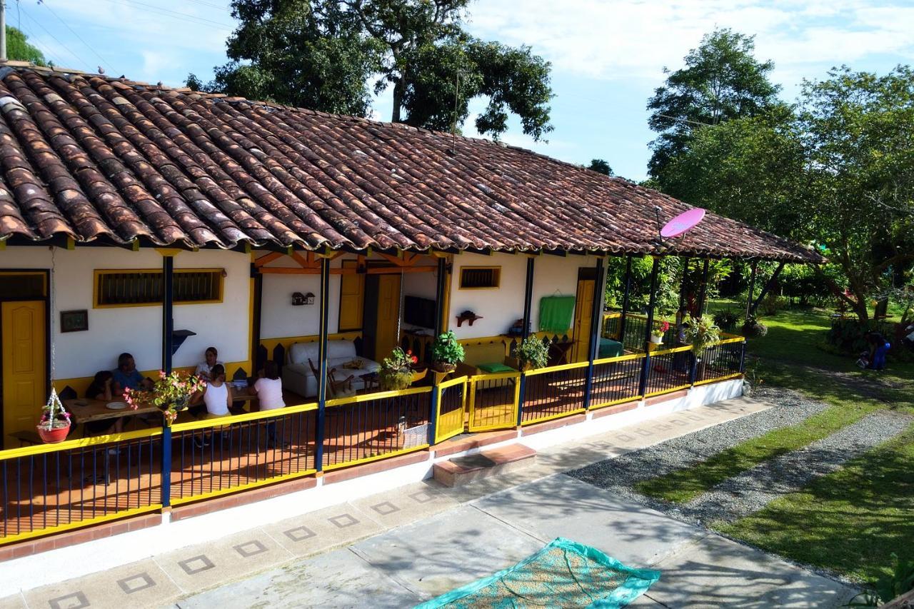 Casa Finca Villa Luz A 800 Mts Del Parque Del Cafe Монтенегро Екстериор снимка
